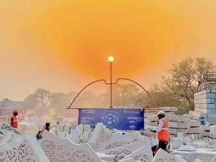 इससे पहले गुरुवार को भी राम मंदिर की एक तस्वीर सोशल मीडिया पर छाई रही. इस तस्वीर को कई बड़े नेताओं ने भी शेयर किया.