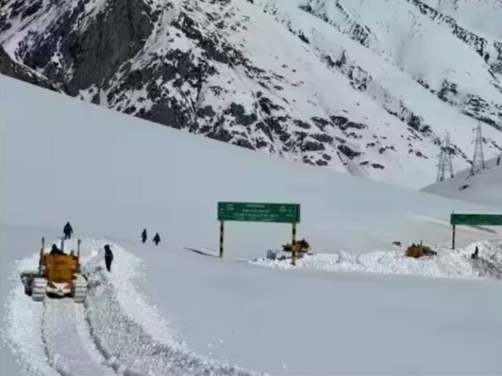 Zoji La Pass: 68 दिन बाद खोला गया लद्दाख और जम्मू-कश्मीर के बीच का 'प्रवेश द्वार' road connectivity restored to ladakh and gurez valley zojila pass opened after 68 days Zoji La Pass: 68 दिन बाद खोला गया लद्दाख और जम्मू-कश्मीर के बीच का 'प्रवेश द्वार'