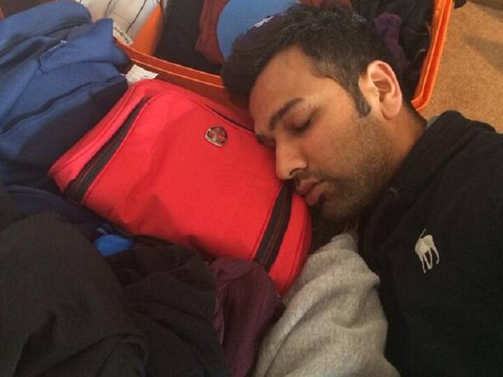 World Sleep Day Indian Cricketer Rohit Sharma loves sleeping and taking nap during Match World Sleep Day: भारतीय क्रिकेटर्स में रोहित शर्मा को सबसे ज्यादा पसंद है नींद, बीच मुकाबलों में भी ले लेते हैं झपकी
