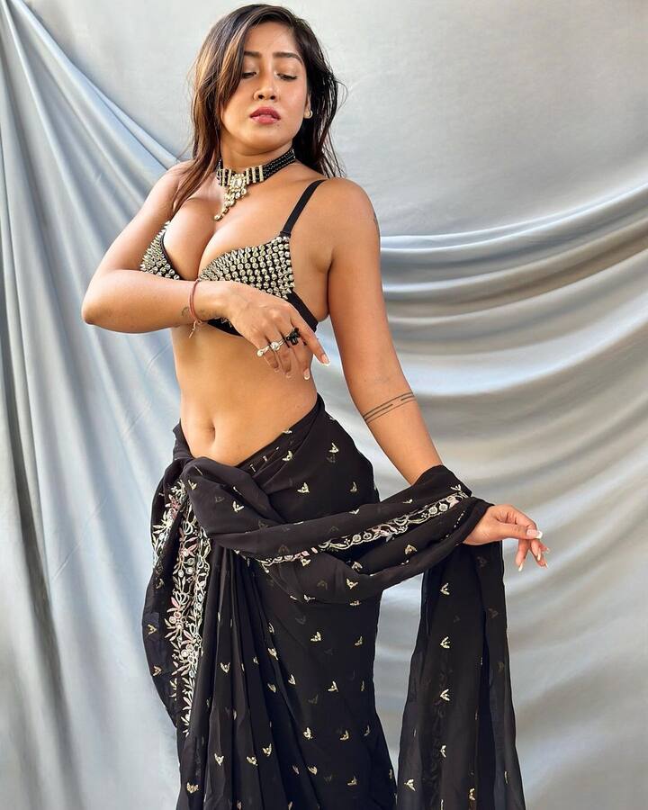 સોફિયાની કિલર સ્ટાઈલના લાખો લોકો દિવાના છે, એટલે જ તેના ફોટા અને વીડિયો આવતાની સાથે જ ઈન્ટરનેટ પર છવાઈ જાય છે.