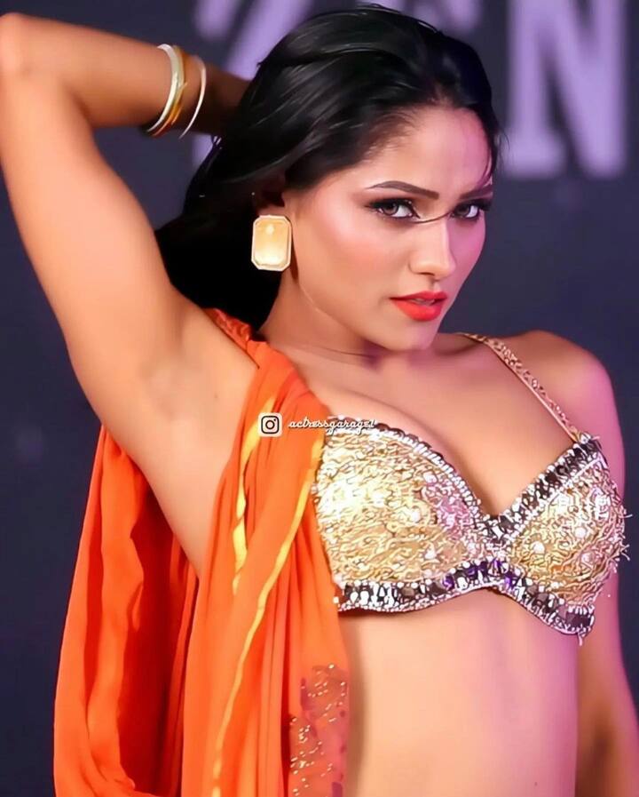તસવીરોમાં કિલર પોઝ આપતી વખતે ફેન્સ માટે શ્વેતા શર્મા પરથી નજર હટાવવી ખૂબ જ મુશ્કેલ બની ગઈ છે.