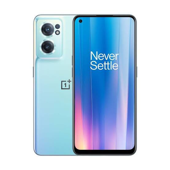 OnePlus Nord CE 2 5G में AMOLED स्क्रीन दी गई है जिसमें 90Hz रिफ्रेश रेट है. फोन में HDR 10+ वीडियो प्लेबैक का सपोर्ट है. इस फोन का परफॉर्मेंस कंपनी के बाकी फोन की तरह ही शानदार है. फोन का कैमरा भी अच्छी रोशनी में बढ़िया फोटो खींचता है. इसके अलावा, फोन 4,500mAh की बैटरी और 65W फास्ट चार्जर के साथ आता है, जो लगभग 45 मिनट में फोन को पूरी तरह से चार्ज कर सकता है.