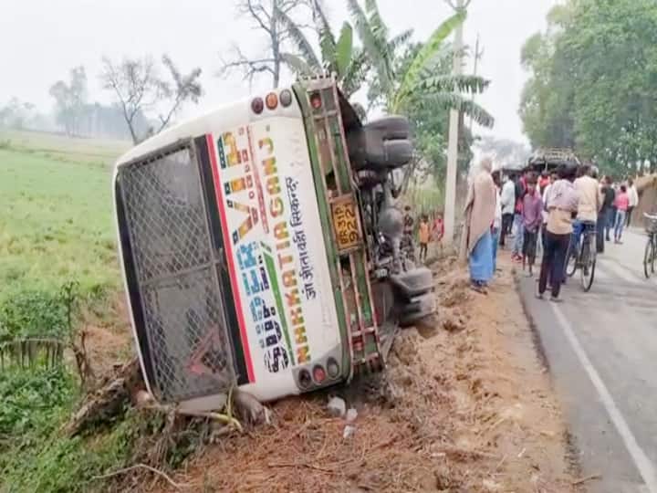 Road Accident: A bus full of processions overturned in Bettiah, more than 12 people were injured, all were taken out by breaking the glass