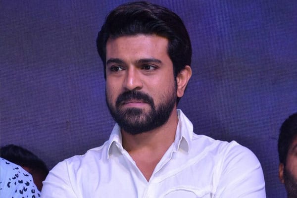 Oscar Winner Ram Charan की फैन Following है देखने लायक, एयरपोर्ट लेने पहंचे फैंस | ENT LIVE