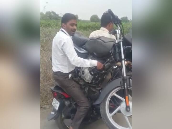 . या घटनेनंतर संबंधित शेतकऱ्याने थकीत असलेली रक्कम भरुन दुचाकी परत मिळवली असली तरी हे कर्मचारी दुचाकी घेऊन जातानाचा व्हिडीओ मात्र, सोशल मीडियावर प्रचंड व्हायरल झाला आहे.