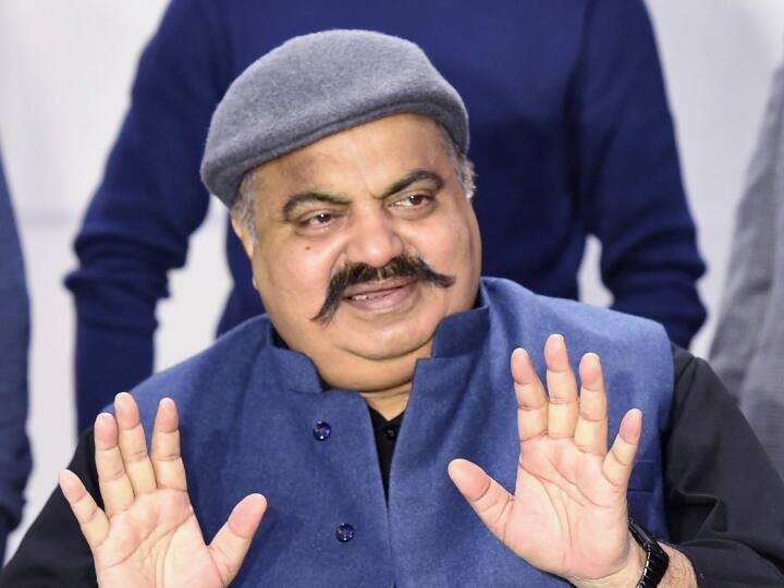 Umesh Pal Case: अतीक अहमद ने खुद की SC से सुनवाई टालने की गुहार, ये है पूरा मामला Supreme Court Listen Atique Ahmed Umesh Pal Murder Case Next Week UP Gujarat Yogi Adityanath ANN Umesh Pal Case: अतीक अहमद ने खुद की SC से सुनवाई टालने की गुहार, ये है पूरा मामला