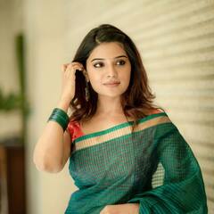 Aathmika: ’அடியே சக்கரக்கட்டி..நெஞ்சுக்குள்ள ஸ்டிக்கர ஒட்டி..’ ஆத்மிகாவின் புதிய அழகு க்ளிக்ஸ்!