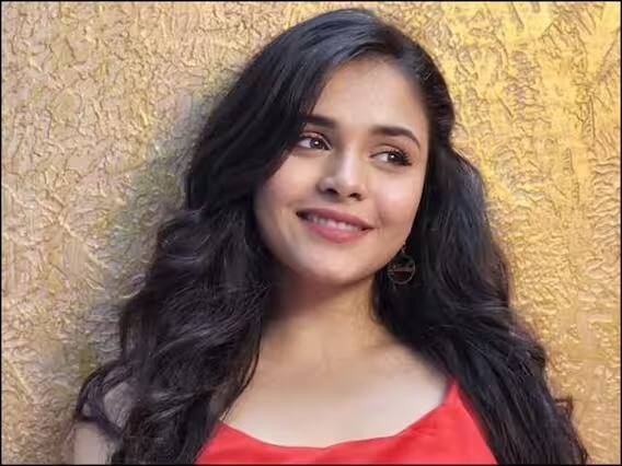 ਅਭਿਨੇਤਰੀ ਮੁਸਕਾਨ ਬਾਮਨੇ ਸ਼ੋਅ 'ਚ ਅਨੁਪਮਾ ਦੀ ਬੇਟੀ ਪਾਖੀ ਸ਼ਾਹ ਦਾ ਕਿਰਦਾਰ ਨਿਭਾਅ ਰਹੀ ਹੈ। ਖਬਰਾਂ ਮੁਤਾਬਕ ਮੁਸਕਾਨ ਦੀ ਕੁੱਲ ਜਾਇਦਾਦ 3-5 ਕਰੋੜ ਰੁਪਏ ਹੈ। ਇਸ ਉਮਰ ਵਿੱਚ ਵੀ ਉਹ ਕਮਾਲ ਦਾ ਕੰਮ ਕਰ ਰਹੀ ਹੈ ਅਤੇ ਵੱਡੀ ਰਕਮ ਛਾਪ ਰਹੀ ਹੈ। ਮੁਸਕਾਨ ਅਨੁਪਮਾ ਸ਼ੋਅ ਦੇ ਇੱਕ ਐਪੀਸੋਡ ਲਈ ਲਗਭਗ 27,000 ਚਾਰਜ ਕਰਦੀ ਹੈ।