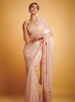 Karishma Tanna Photos: સાડીમાં ટીવી એક્ટ્રેસ કરિશ્મા તન્નાએ સાડીમાં કરાવ્યું ફોટોશૂટ, તમે પણ ફોલો કરી શકો છો એક્ટ્રેસની સ્ટાઇલ