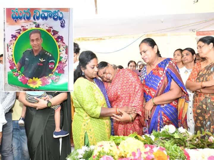 Hyderabad Lt Col Vinay Bhanu Reddy body arrived Malkajgiri governor Tamilisai Pays tribute DNN Lt Col Vinay Bhanu Reddy : అధికారలాంఛనాలతో కల్నల్ వినయ్ రెడ్డి అంత్యక్రియలు, నివాళులర్పించిన గవర్నర్ తమిళి సై