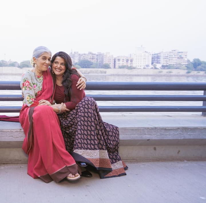 The on-screen Gujarati parivar, including Ratna Pathak Shah, Raj Babbar, Ayesha Jhulka, Sanah Kapur and Meenal Sahu, along with the creators JD Majethia and Aatish Kapadia, recently visited Ahmedabad to reciprocate the love that they have been receiving from the audience.