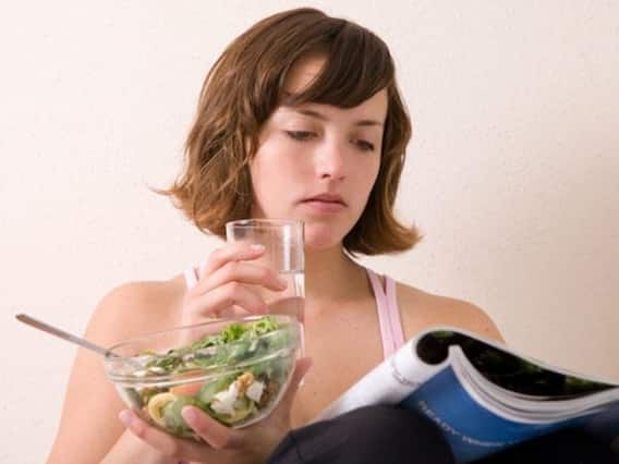 Health Tips: If you make this mistake while eating, then along with weight gain, the digestive system will also be affected. Health Tips: If you make this mistake while eating, then along with weight gain, the digestive system will also be affected.