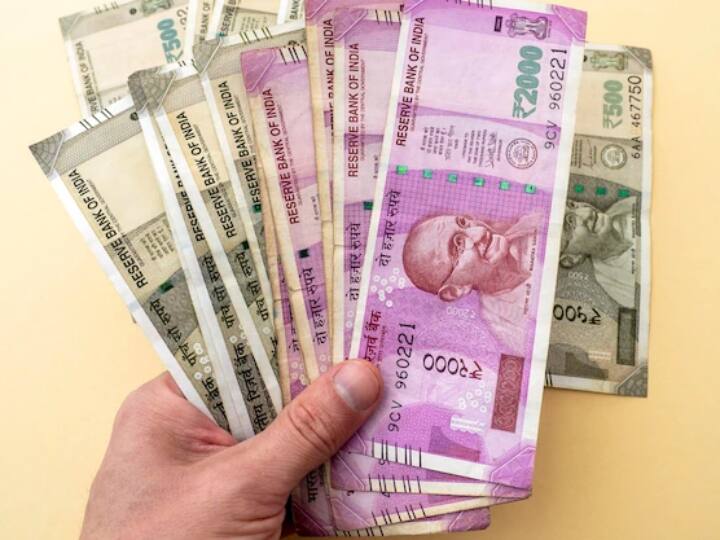 डाकघर की टाइम डिपॉजिट के तहत आप 5 साल निवेश पर 1.5 लाख रुपये तक की टैक्स छूट का दावा कर सकते हैं. इसके तहत 7 फीसदी का ब्याज दिया जाता है.