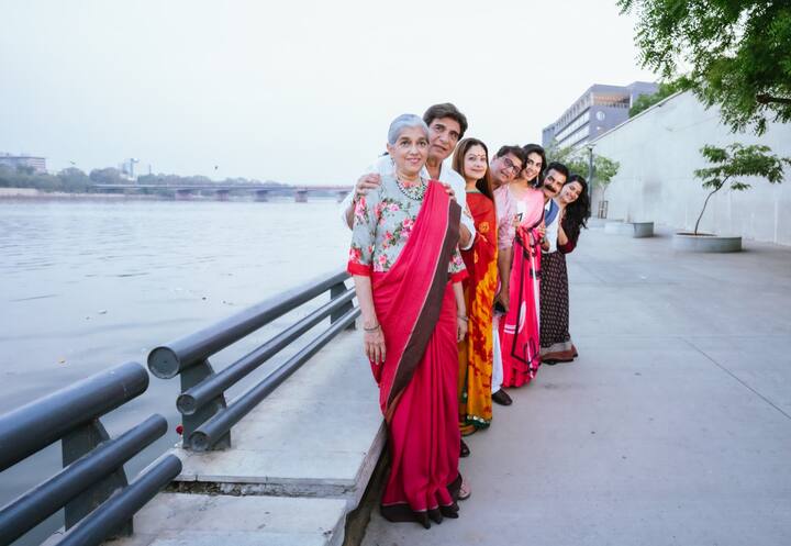 Spending some fun time together and reminiscing about their shoot days, the team visited Sabarmati riverfront in Ahmedabad.