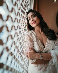 Shriya Saran: చీరకట్టులో సిరిమల్లె పువ్వులా శ్రియా