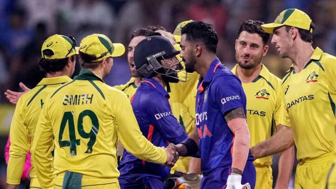 IND vs AUS 1st ODI: Three records that were broken in Mumbai's Wankhede Stadium on Friday IND vs AUS 1st ODI: ওয়াংখেড়েতে প্রথম ওয়ান ডেতে ভাঙল তিন রেকর্ড