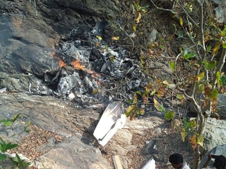 Balaghat chartered Plane Crash in Bhakkutola forest 2 pilots killed police could not reach on spot ANN Balaghat Plane Crash: बालाघाट में बड़ा हादसा, जंगल में क्रैश हुआ चार्टर्ड प्लेन, 2 पायलट की मौत