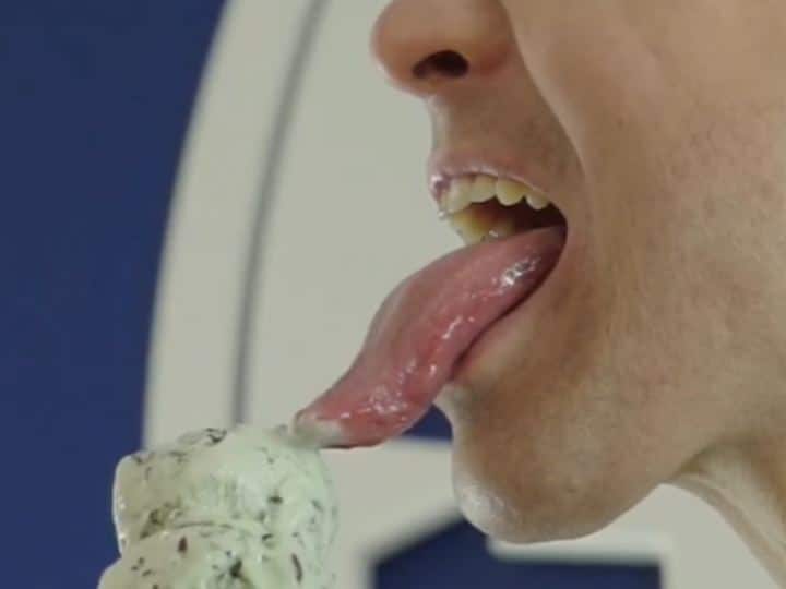 Nick Stoeberl longest tongue Guinness World Record Holder record to remove Jenga blocks with tongue Guinness World Record: जीभ से सबसे तेजी में पांच जेंगा ब्लॉक निकालने वाले  इंसान का क्या है भारत कनेक्शन, जानिए