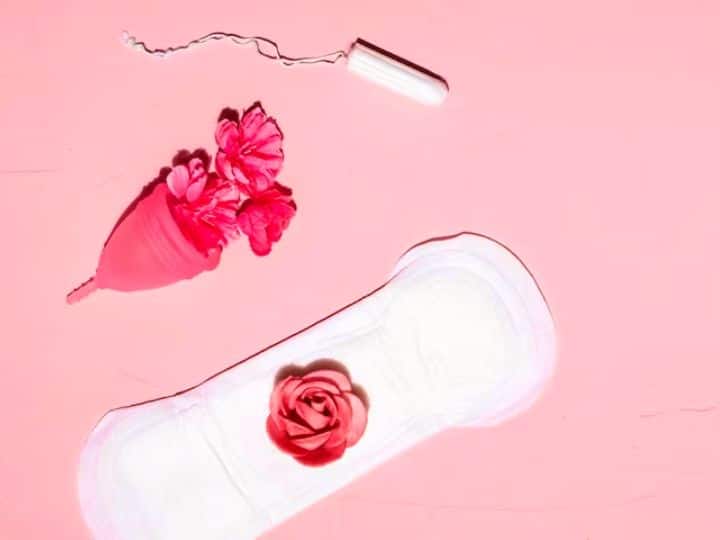 Menstrual Cup Tampons Sanitary Pad What Is Better For Periods Blood And Why सैनिटरी पैड...मेंस्ट्रुअल कप या टैम्पोन? पीरियड्स के ब्लड फ्लो के लिए क्या ज्यादा बेहतर और क्यों? जानिए