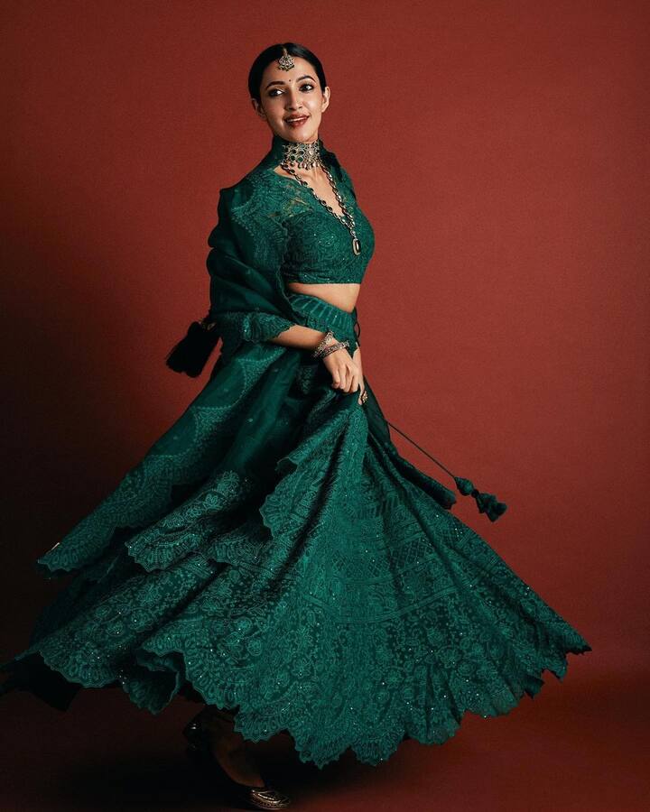 బెదురులంక 2012 సినిమాతో త్వరలో ప్రేక్షకుల ముందుకు రాబోతోంది.  Image Credit: Neha Shetty/Instagram