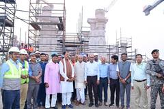 Ram Mandir: राम मंदिर का निर्माण कार्य देख भावकु हुए केशव प्रसाद मौर्य, सिर पर रखी श्रीराम लिखी हुई शिला