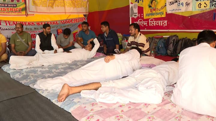 ব্যক্তিগত মোবাইল, ল্যাপটপেও ডেটা খরচ করে আর কোনও কাজ করা হবে না। কোনও নির্দেশ দেওয়ার প্রয়োজন হলে তা অফিসিয়াল মেল মারফত জানাতে হবে এবং সরকারি অফিসের নির্ধারিত সময়ের বাইরে কোনও কাজ করবেন না কর্মীরা।