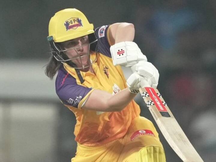 UP Warriorz beat Harmanpreet Kaur led Mumbai Indians by 4 wickets in Women Premier League WPL 2023: वीमेंस प्रीमियर लीग में मुंबई इंडियंस की पहली हार, यूपी वारियर्ज ने 5 विकेट से हराया