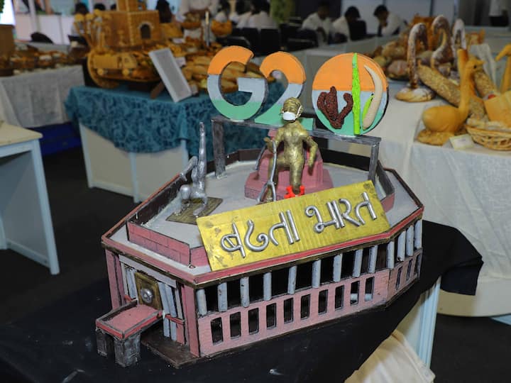 The first day of Culinary Art India held on March 14, featured 125 chefs from different regions of India competing in four categories: Plated Appetisers, Petit Fours/Pralines, Authentic Indian Regional Cuisine, and Live Cooking CDP.