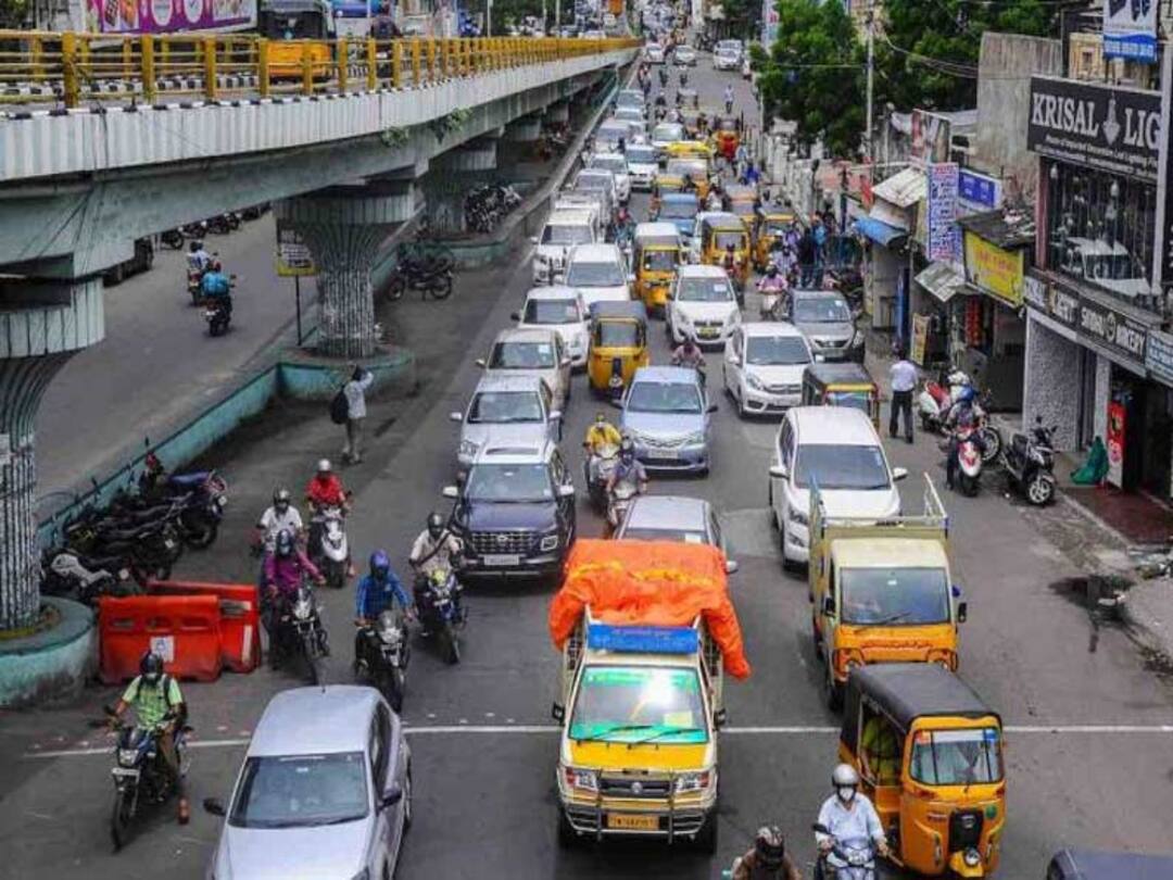 Chennai : சென்னையில் போக்குவரத்து மாற்றம்...இந்த சாலைகளில் செல்ல வேண்டாம்.. இன்று முதல் அமல்..