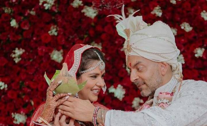 প্রিয়জন আঘাত করলে ভেঙেচুরে যাওয়াই স্বাভাবিক। কিন্তু ঘুরে দাঁড়ানোর সাহস দেখান কয়জন! সেই রীতিই ভাঙলেন টেলি অভিনেত্রী দলজিৎ কৌর।