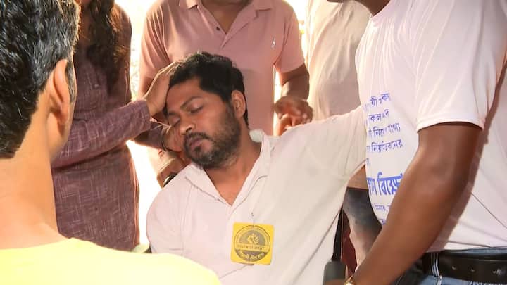 ওই আন্দোলনকারীকে এদিন নিয়ে যাওয়া হয়েছে হাসপাতালে