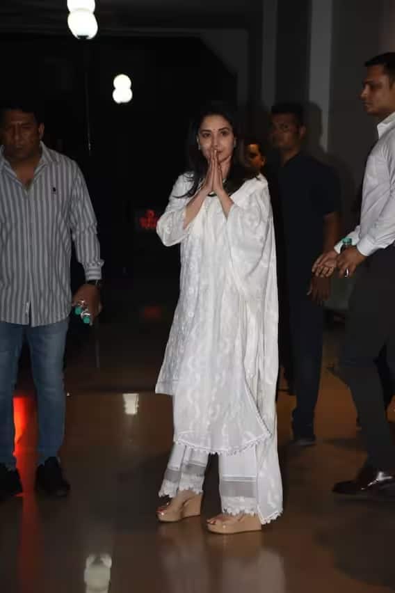 Madhuri Dixit holds prayer meeting for late mother Snehlata, Bollywood stars arrive to pay tribute Madhuri Dixit holds prayer meeting for late mother Snehlata, Bollywood stars arrive to pay tribute