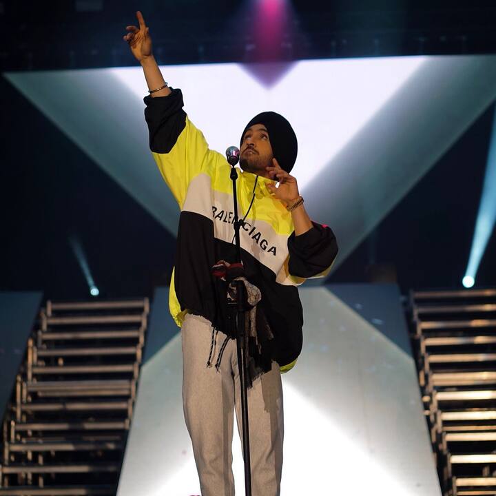 आज वह एक सफल पॉप म्यूजिक सिंगर है साथ ही, बेहतरीन एक्टर भी है.