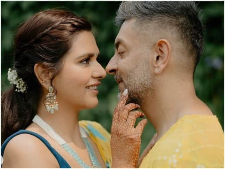 Dalljiet Kaur Mehndi Pics: शालीन भनोट से तलाक लेने के बाद टीवी एक्ट्रेस दलजीत और एक बार फिर निखिल पटेल संग शादी करने जा रही हैं. एक्ट्रसे ने अपने हाथों में पिया के नाम की मेहंदी भी रचवा ली है.