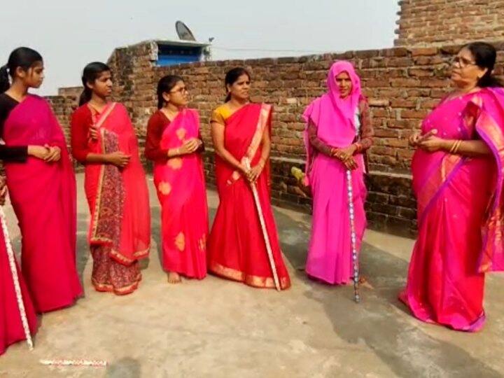 Gulabi Gang: लंदन के म्यूजियम में सजेगी गुलाबी गैंग की यूनिफॉर्म, बुंदेलखंड से पूरे देश में हुआ था चर्चित Gulabi Gang sari finds its way to London exhibition british museum of london bundelkhand ANN Gulabi Gang: लंदन के म्यूजियम में सजेगी गुलाबी गैंग की यूनिफॉर्म, बुंदेलखंड से पूरे देश में हुआ था चर्चित