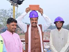 Ram Mandir: राम मंदिर का निर्माण कार्य देख भावकु हुए केशव प्रसाद मौर्य, सिर पर रखी श्रीराम लिखी हुई शिला