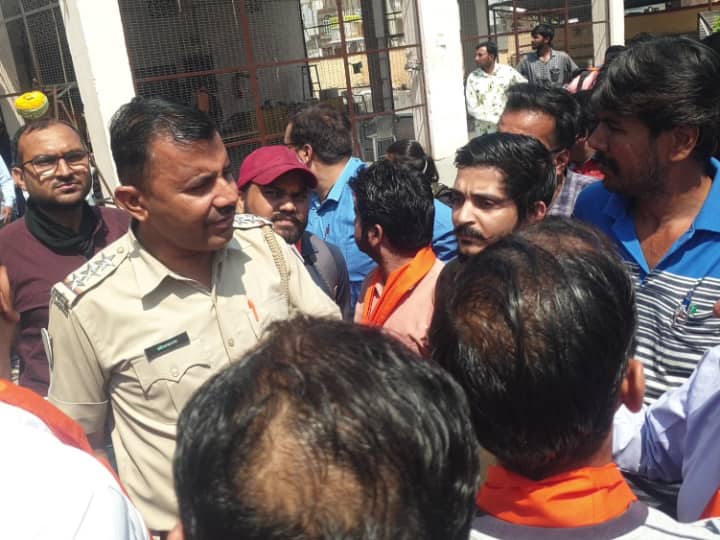 Jodhpur VHP Workers creates ruckus outside Church that is accused of converting Religions of Hindu People ann Jodhpur News: चर्च पर लगाया हिंदुओं का धर्मांतरण कराने का आरोप, बाहर VHP कार्यकर्ताओं ने किया हंगामा