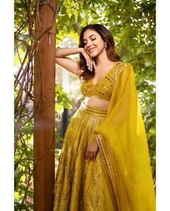 Ritu Varma: క్యూట్ గా సింపుల్ గా కనిపిస్తున్న రీతూ వర్మ