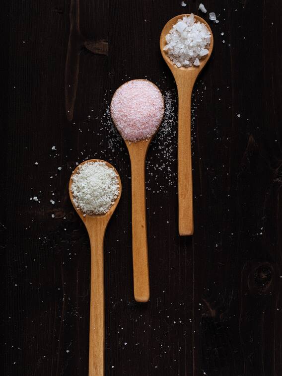 काला, सफेद या सेंधा...कौन-सा नमक हेल्दी है