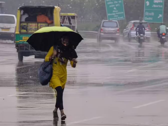 Weather Update Rain In Delhi NCR See Photos | Weather Update: दिल्ली-NCR में हवा के साथ बारिश, ओले भी गिरे, देखें तस्वीरें