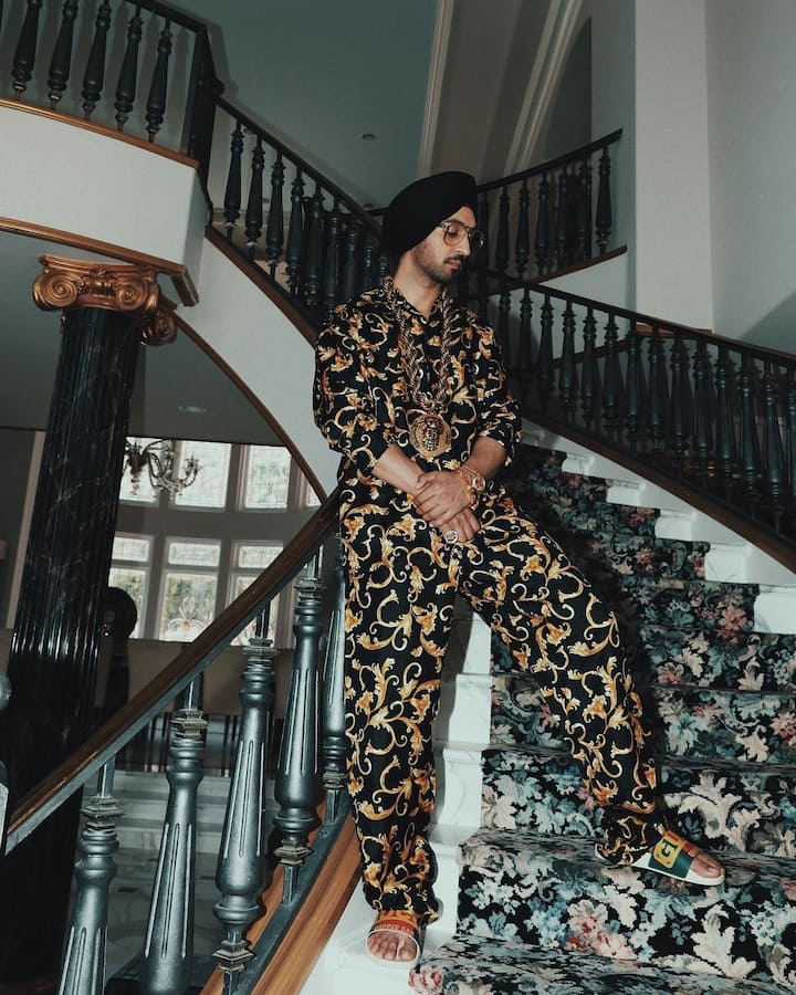 दिलजीत दोसांझ एक लैविश और रॉयल लाइफ जीते हैं.