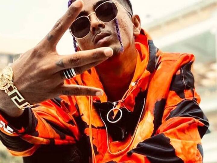 'पब्लिक स्टॅंड्स विथ एमसी स्टॅन' हा ट्रेंड सध्या ट्विटरवर सुरू आहे.