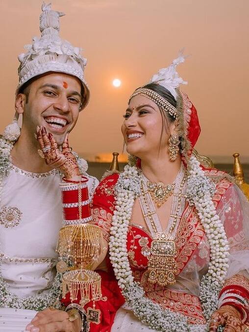 New Bride कृष्णा मुखर्जी के हल्दी से लेकर शादी के ब्यूटीफुल लुक्स