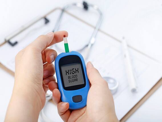 Diabetes Treatment: सिर्फ दवा ही नहीं, ये देसी नुस्खे भी शुगर को काबू में रखते हैं Diabetes Treatment: सिर्फ दवा ही नहीं, ये देसी नुस्खे भी शुगर को काबू में रखते हैं