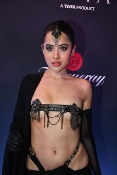 Uorfi Javed Photos: हॉलीवुड डीवा से कम नहीं उर्फी जावेद, देखिए साड़ी में विदेशी तड़का लगाते हुए नया एक्सपेरिमेंट