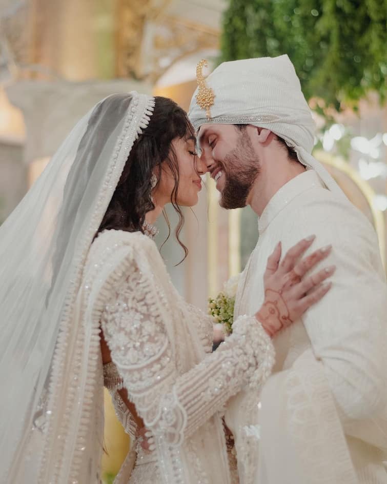 Alanna Panday Kisses Ivor McCray In Dreamy PICS From Their Fairytale Wedding In All-White Alanna Panday Kisses Ivor McCray In Dreamy PICS From Their Fairytale Wedding In All-White