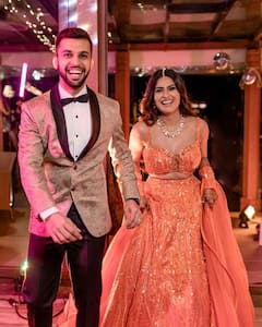 Krishna Mukherjee Pics: संगीत नाइट में अपनी दुल्हन को गोद में उठाकर डांस करते दिखे चिराग, कृष्णा मुखर्जी ने शेयर की Unseen तस्वीरें