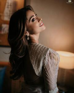 Shriya Saran: చీరకట్టులో సిరిమల్లె పువ్వులా శ్రియా