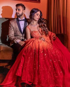 Krishna Mukherjee Pics: संगीत नाइट में अपनी दुल्हन को गोद में उठाकर डांस करते दिखे चिराग, कृष्णा मुखर्जी ने शेयर की Unseen तस्वीरें