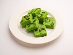 नवरात्रि के व्रत पर बनाएं टेस्टी और हेल्दी लौकी की बर्फी, यहां जानें बनाने का आसान तरीका